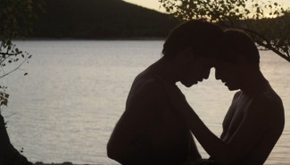STRANGER-BY-THE-LAKE-pic-2_3